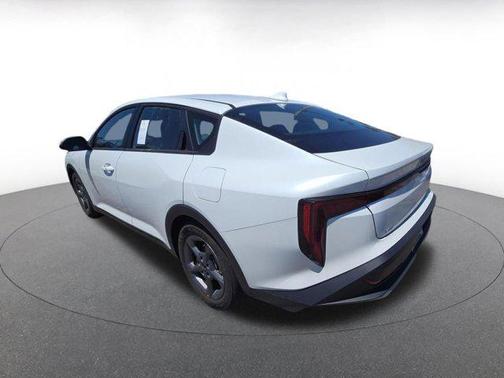 Snow White Pearl 2025 Kia K4 LXS