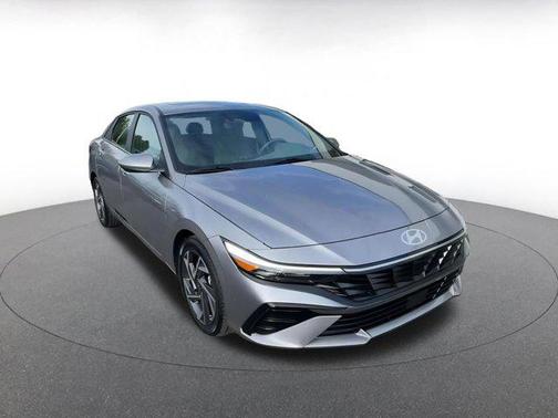 2025 Hyundai ELANTRA SEL