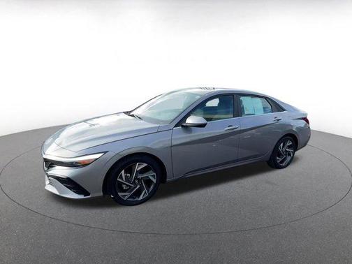 2025 Hyundai ELANTRA SEL