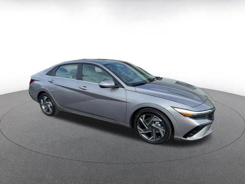 2025 Hyundai ELANTRA SEL