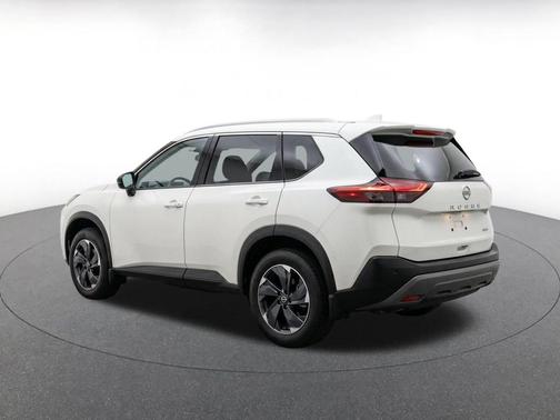 Everest White Pearl 2025 Nissan Rogue SV