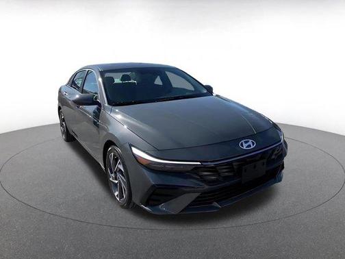 2025 Hyundai ELANTRA SEL