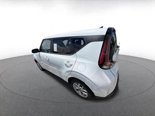 Snow White Pearl 2025 Kia Soul LX
