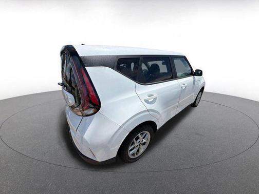 Snow White Pearl 2025 Kia Soul LX