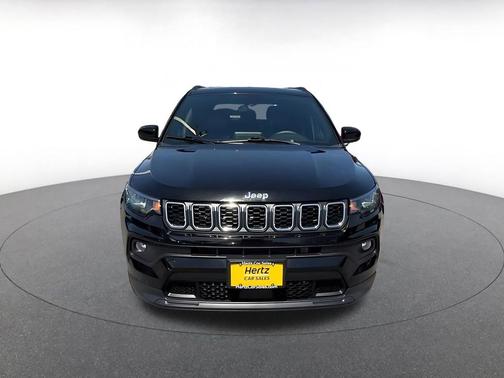 Diamond Black Crystal Pearlcoat 2025 Jeep Compass Latitude