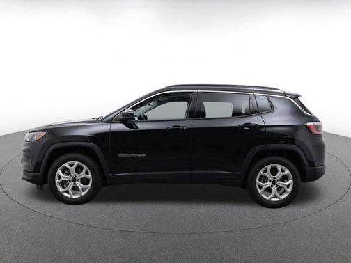 Diamond Black Crystal Pearlcoat 2025 Jeep Compass Latitude
