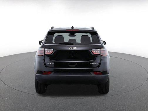 Diamond Black Crystal Pearlcoat 2025 Jeep Compass Latitude