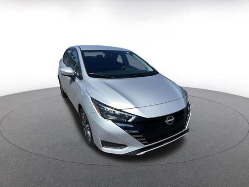 Brilliant Silver Metallic 2025 Nissan Versa 1.6 SV