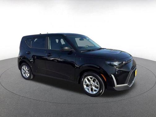 Fusion Black 2025 Kia Soul LX