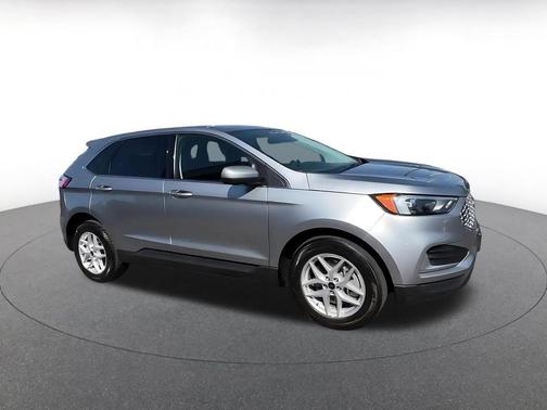 Iconic Silver Metallic 2024 Ford Edge SEL