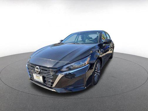 Super Black 2025 Nissan Altima SV FWD