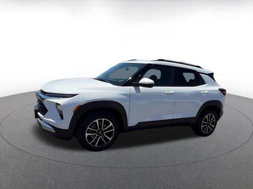 Summit White 2025 Chevrolet Trailblazer LT