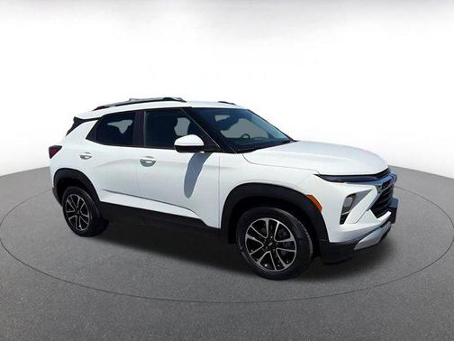 Summit White 2025 Chevrolet Trailblazer LT