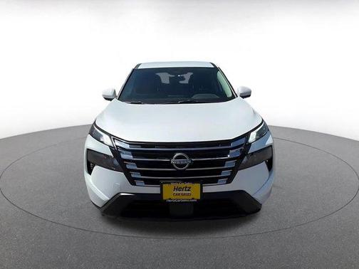 Everest White Pearl 2025 Nissan Rogue SV