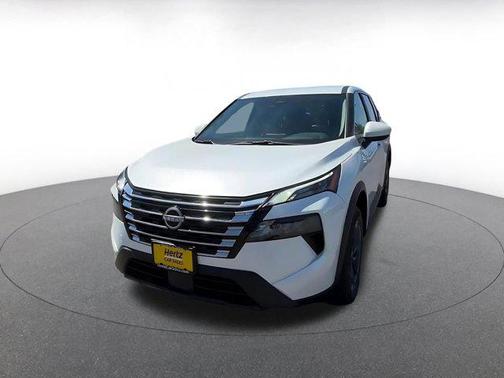 Everest White Pearl 2025 Nissan Rogue SV