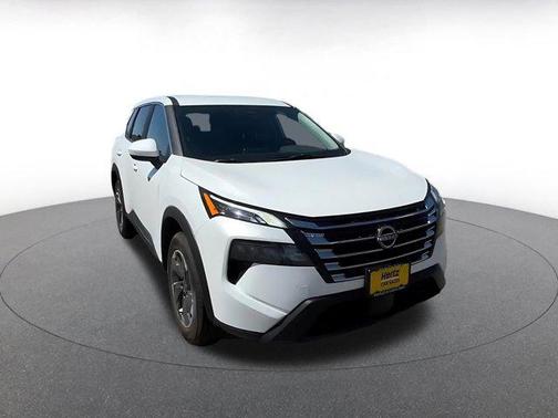 Everest White Pearl 2025 Nissan Rogue SV