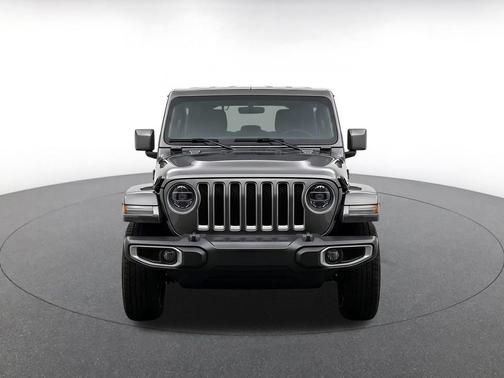 Granite Crystal Metallic Clearcoat 2025 Jeep Wrangler 4-Door Sahara 4x4