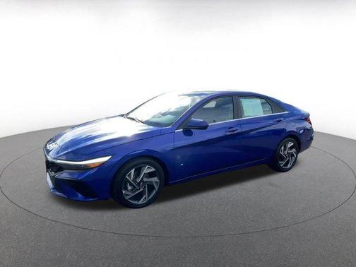 2025 Hyundai ELANTRA SEL