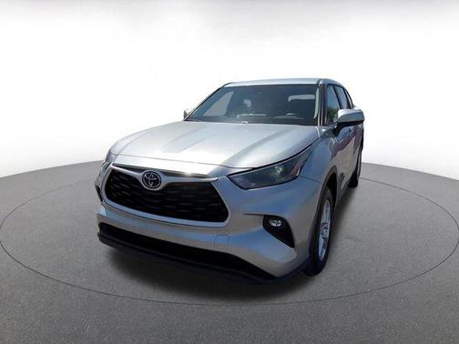 Celestial Silver Metallic 2025 Toyota Highlander LE