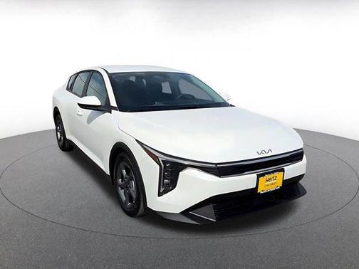 Snow White Pearl 2025 Kia K4 LXS