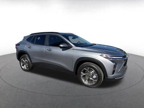 Sterling Gray Metallic 2025 Chevrolet Trax LT