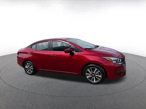 Scarlet Ember Tintcoat 2025 Nissan Versa 1.6 SV