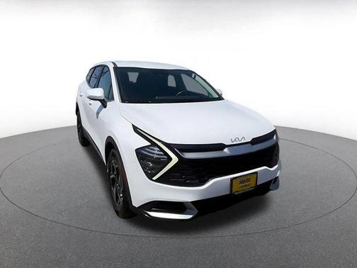 Glacial White Pearl 2025 Kia Sportage LX