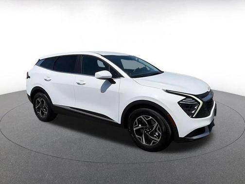 Glacial White Pearl 2025 Kia Sportage LX