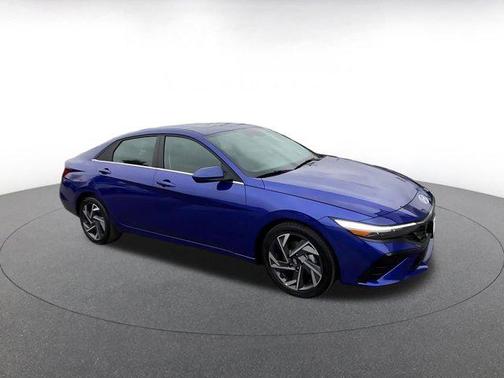 2025 Hyundai ELANTRA SEL