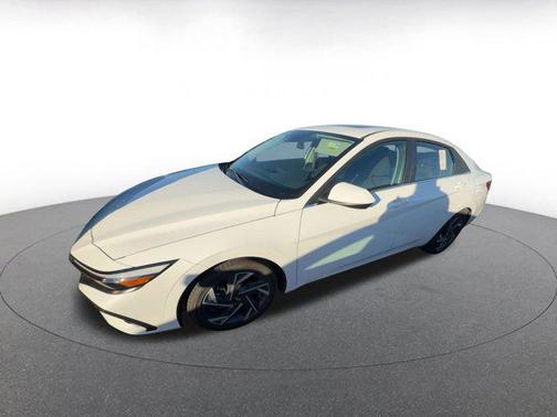 2025 Hyundai ELANTRA SEL