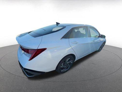 2025 Hyundai ELANTRA SEL