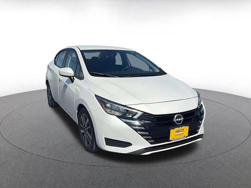 Aspen White Tricoat 2025 Nissan Versa 1.6 SV