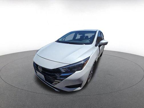 Aspen White Tricoat 2025 Nissan Versa 1.6 SV