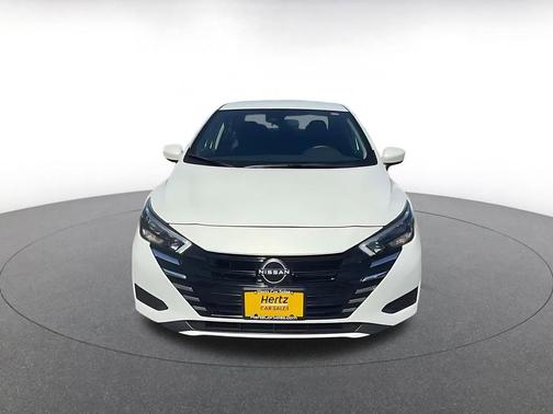 Aspen White Tricoat 2025 Nissan Versa 1.6 SV
