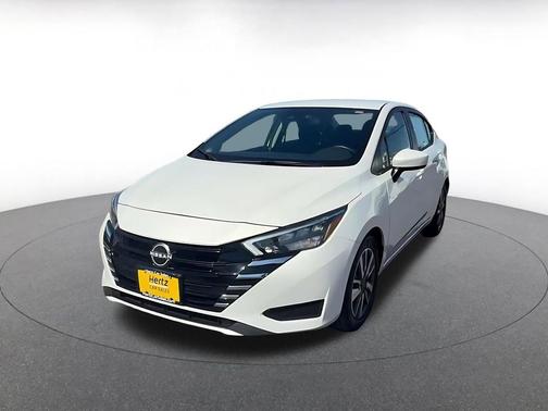 Aspen White Tricoat 2025 Nissan Versa 1.6 SV