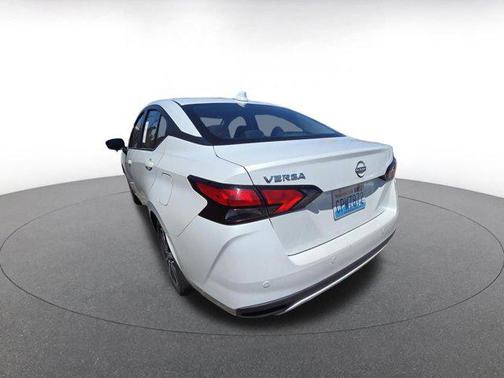 Aspen White Tricoat 2025 Nissan Versa 1.6 SV