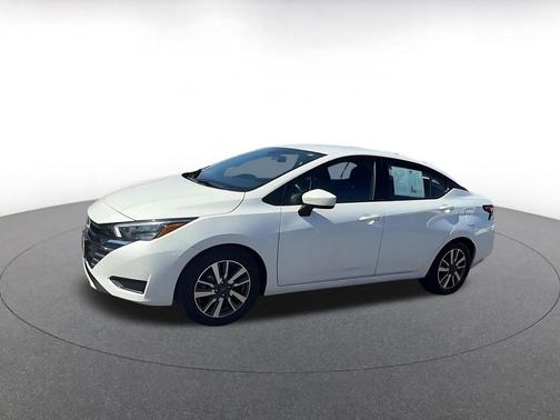 Aspen White Tricoat 2025 Nissan Versa 1.6 SV