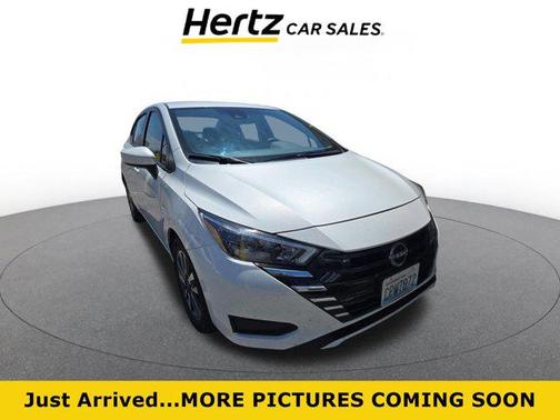 Aspen White Tricoat 2025 Nissan Versa 1.6 SV