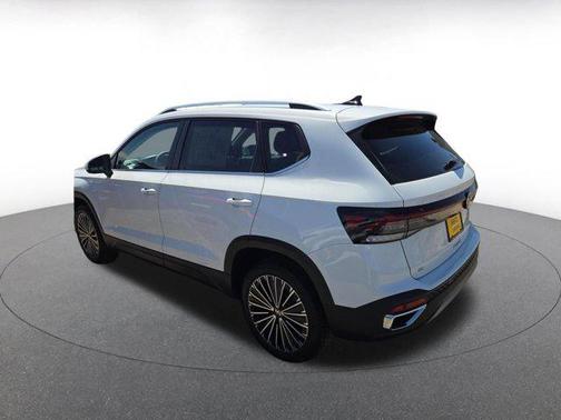 Pure White 2025 Volkswagen Taos 1.5T SE