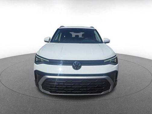 Pure White 2025 Volkswagen Taos 1.5T SE