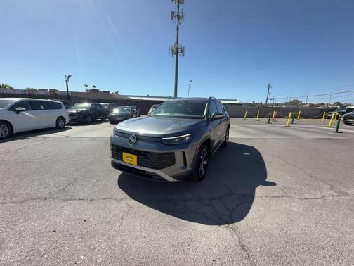 Platinum Gray Metallic 2026 Volkswagen Tiguan 2.0T SE