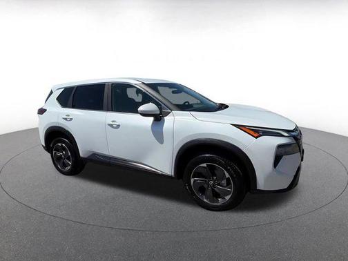 Everest White Pearl 2025 Nissan Rogue SV