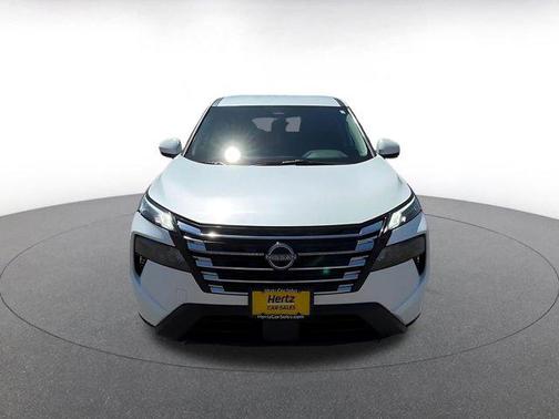 Everest White Pearl 2025 Nissan Rogue SV