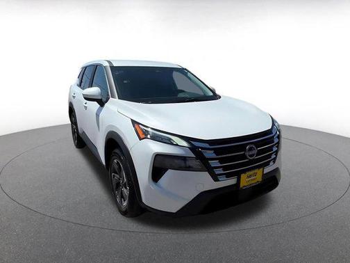 Everest White Pearl 2025 Nissan Rogue SV