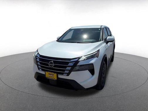 Everest White Pearl 2025 Nissan Rogue SV