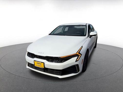 Snow White Pearl 2025 Kia K5 LXS