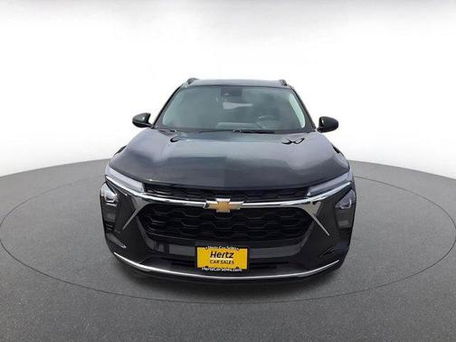 Mosaic Black Metallic 2025 Chevrolet Trax LT