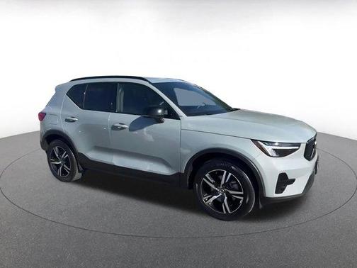 2024 Volvo XC40 CORE