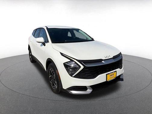 Snow White Pearl 2025 Kia Sportage LX