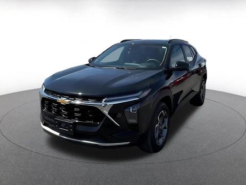 Mosaic Black Metallic 2025 Chevrolet Trax LT